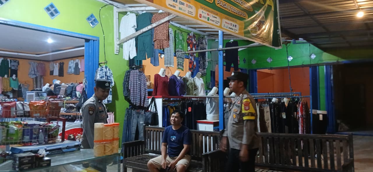 Patroli Malam, Polsek Lamandau Sambang Warga Perkuat Sinergi Jaga Kamtibmas