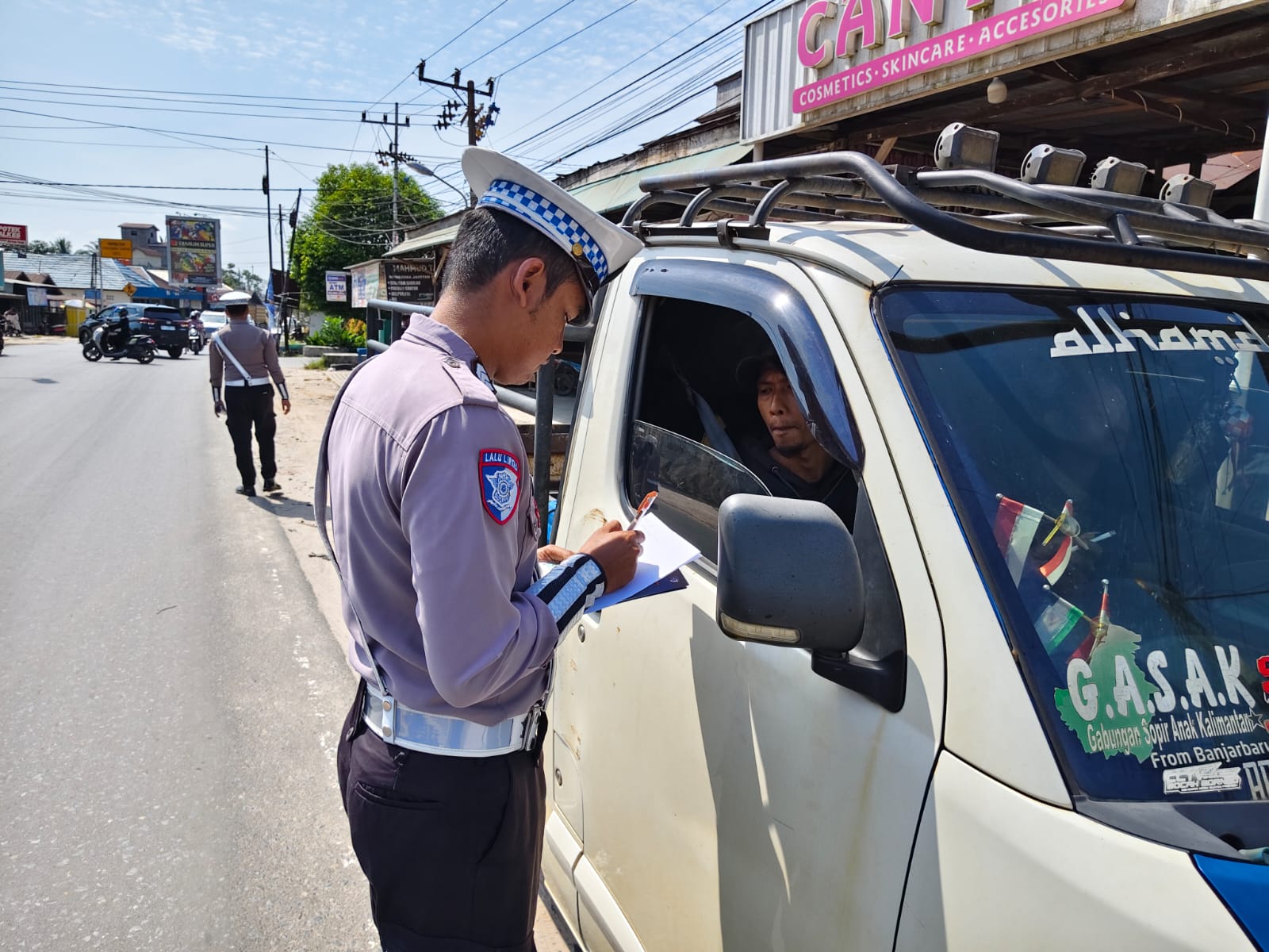 Temukan pelanggaran lalulintas, Satlantas Polres Katingan beri himbauan humanis.