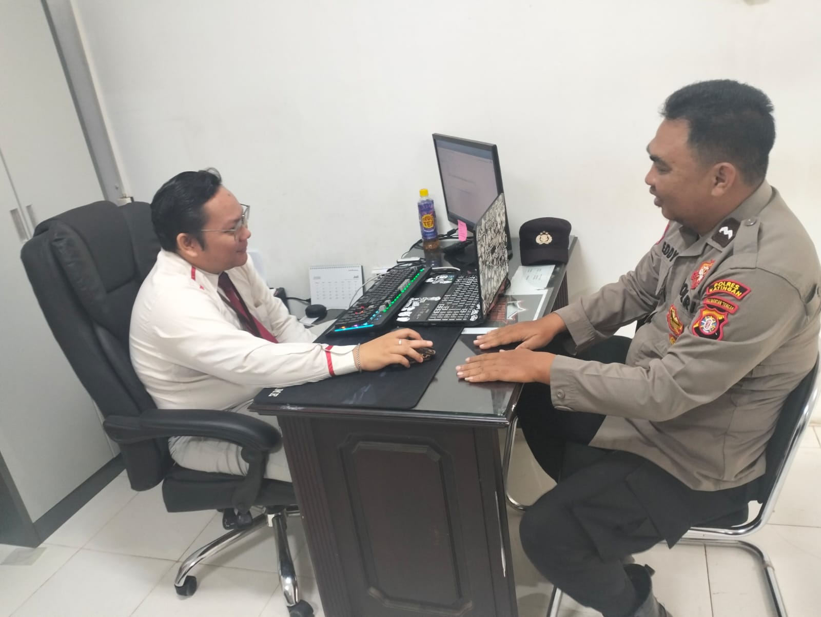 LEWAT DIALOG HUMANIS, POLSEK MARIKIT CIPTAKAN SEJUK KAMTIBMAS DI DESA