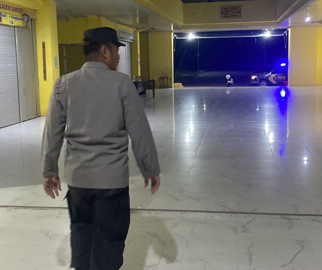 Polsek Bulik Laksanakan Patroli Malam di Pasar Induk
