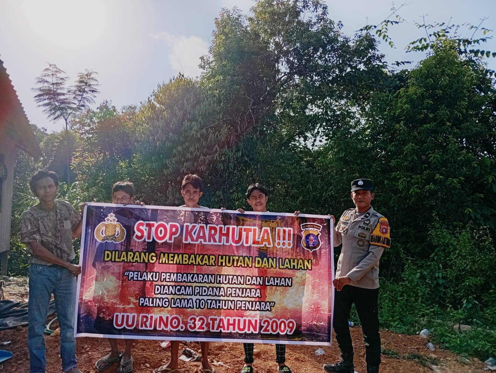 Bhabinkamtibmas Polsek Lamandau Sosialisasikan Pencegahan Karhutla kepada Warga Desa Cuhai