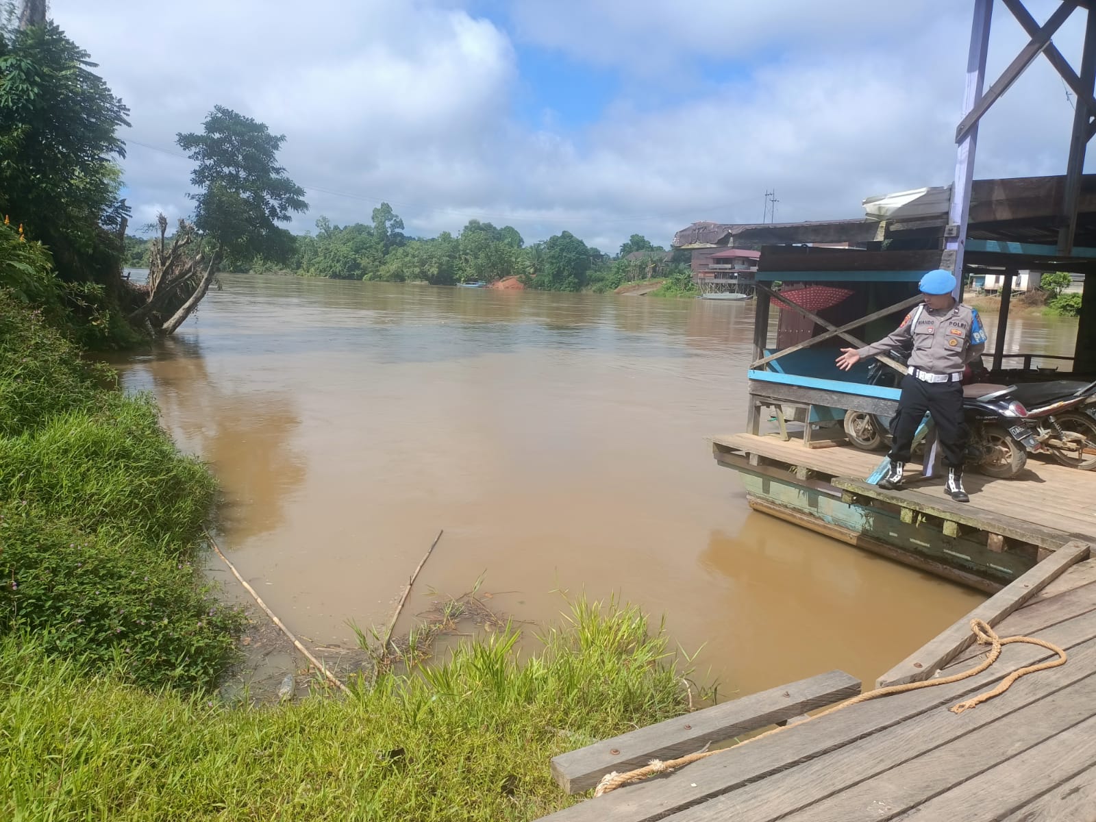 Polsek Marikit Rilis Hasil Pemantauan Terkini: Debit Air Sungai Katingan Terpantau Aman dan Stabil