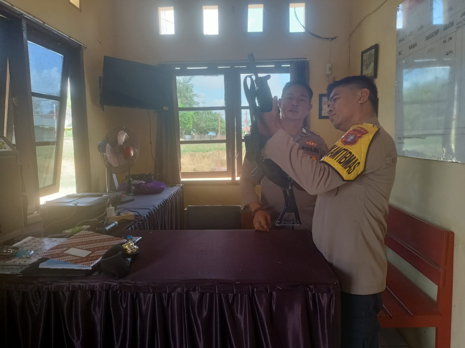 Piket Mako Polsek Marikit Buktikan Bahwa Pelayanan Tidak Mengenal Waktu