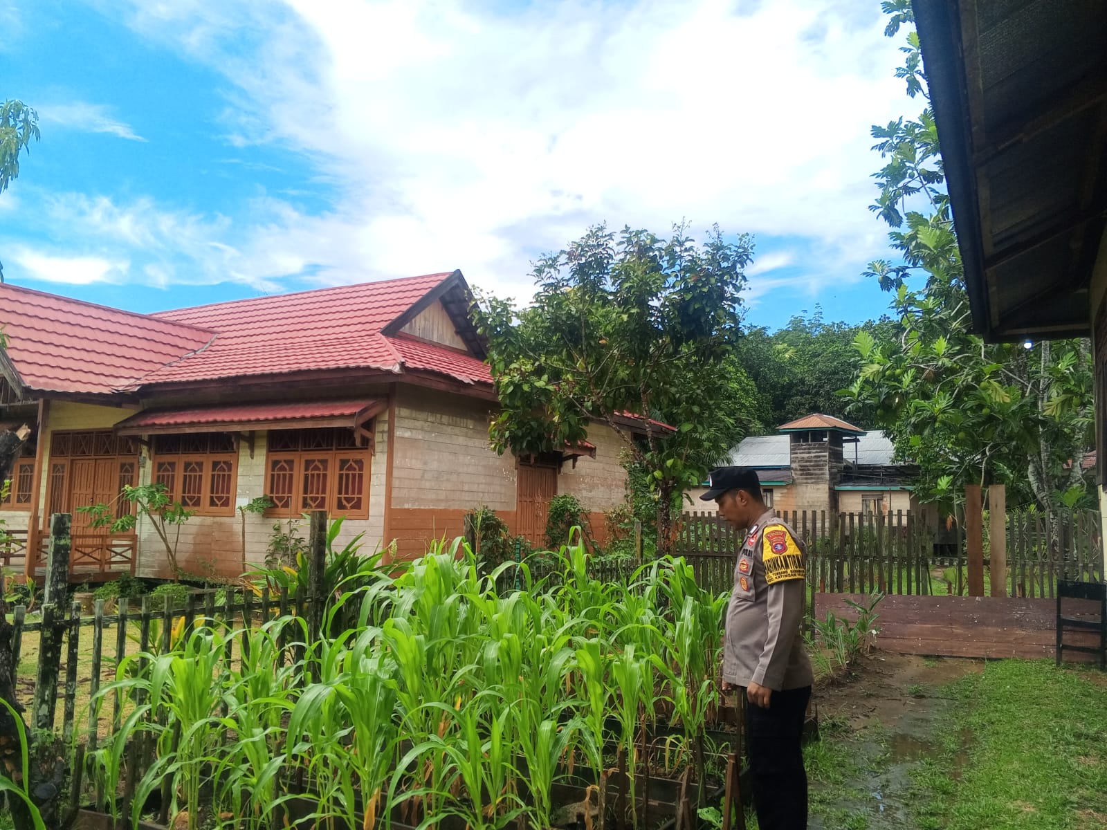 ‎Mendukung Ketahanan Pangan, Personil Polsek Katingan Hulu Cek Lokasi Pemanfaatan Pekarangan Warga.