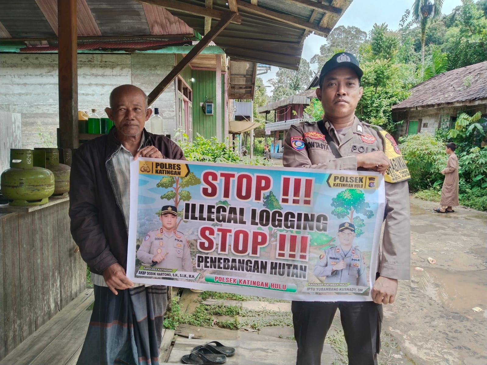 ‎Upaya Pencegahan Penebangan Hutan secara Liar (Ilegal Logging), Bhabinkamtibmas sosialisasi kepada masyarakat.
