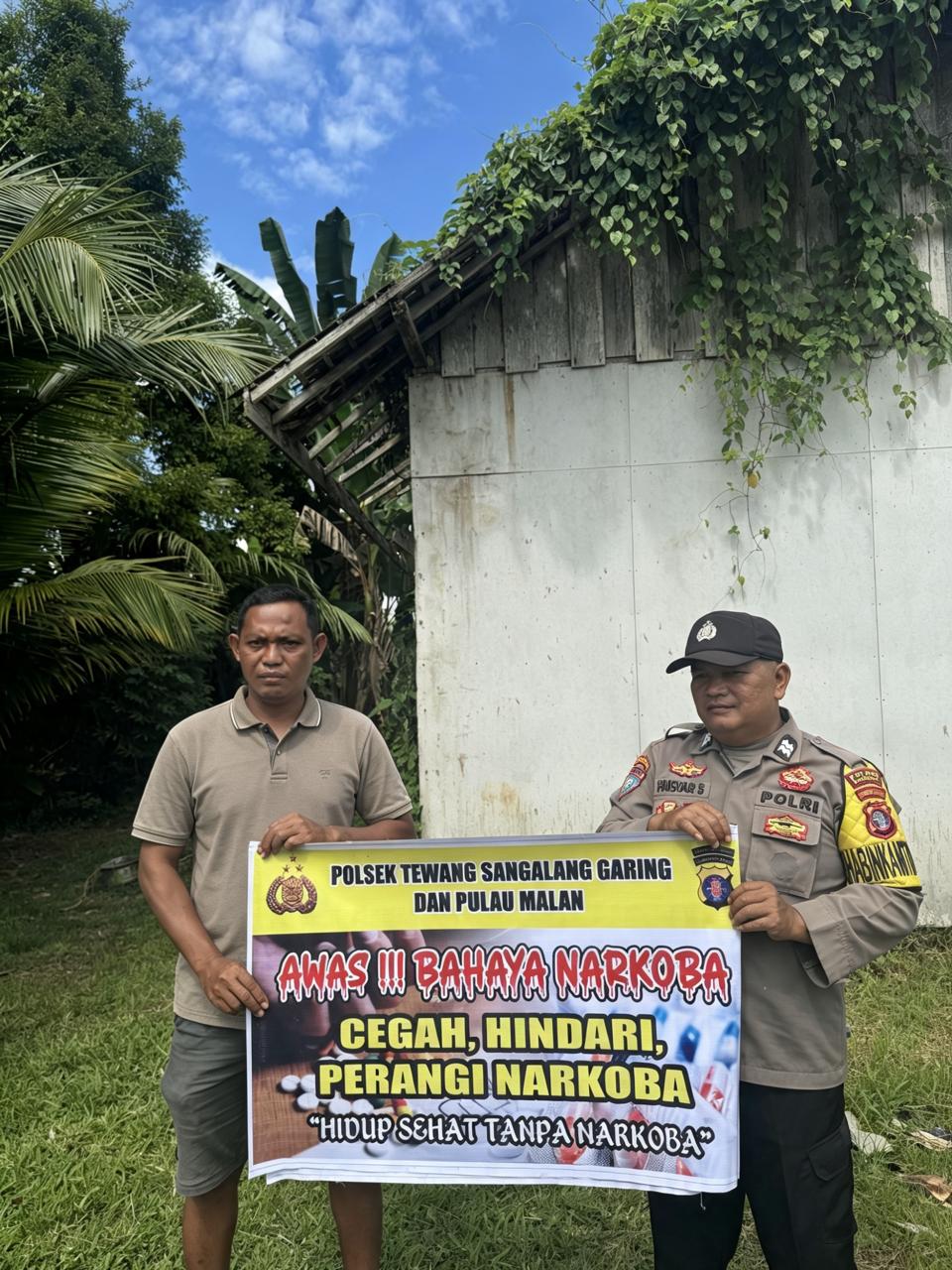 ‎Melalui Media Spanduk, Polsek Tewang Sangalang Garing dan Pulau Malan Imbau Warga Tidak Terjerumus  Penyalahgunaan Narkoba.
