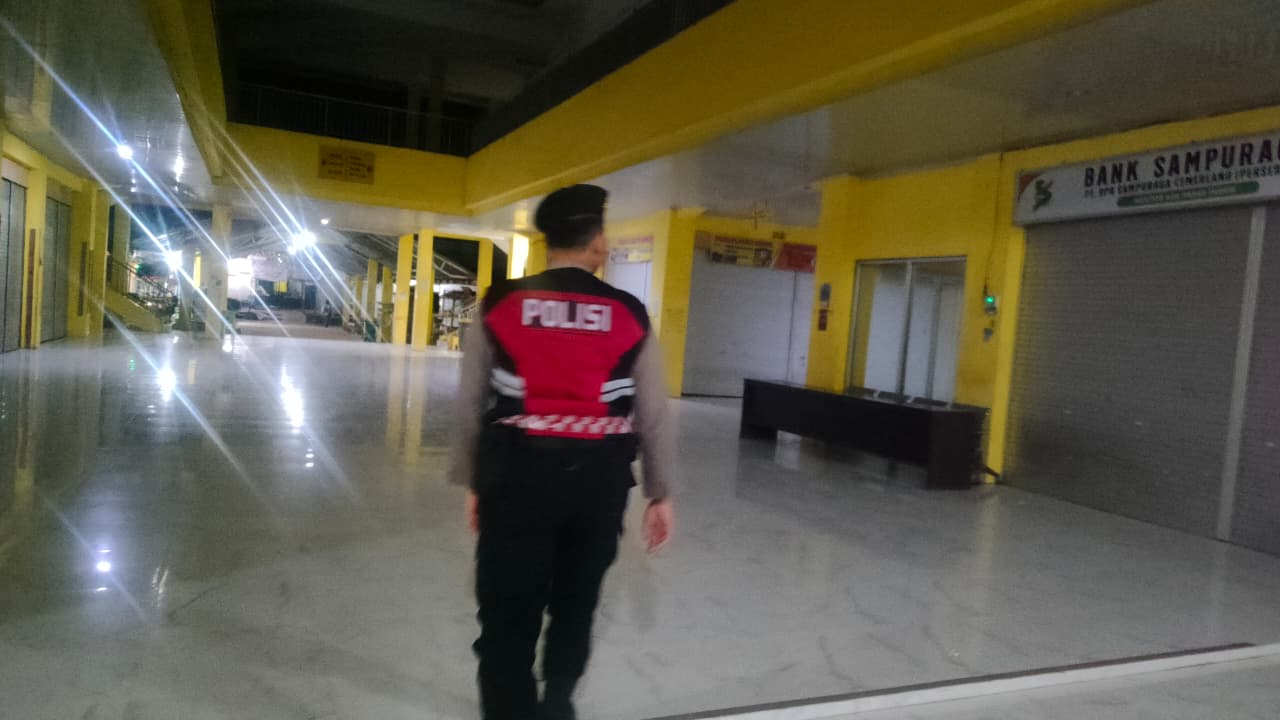 Sat Samapta Polres Lamandau Monitoring Pasar Induk pada Malam Hari, Pastikan Aktivitas Masyarakat Aman