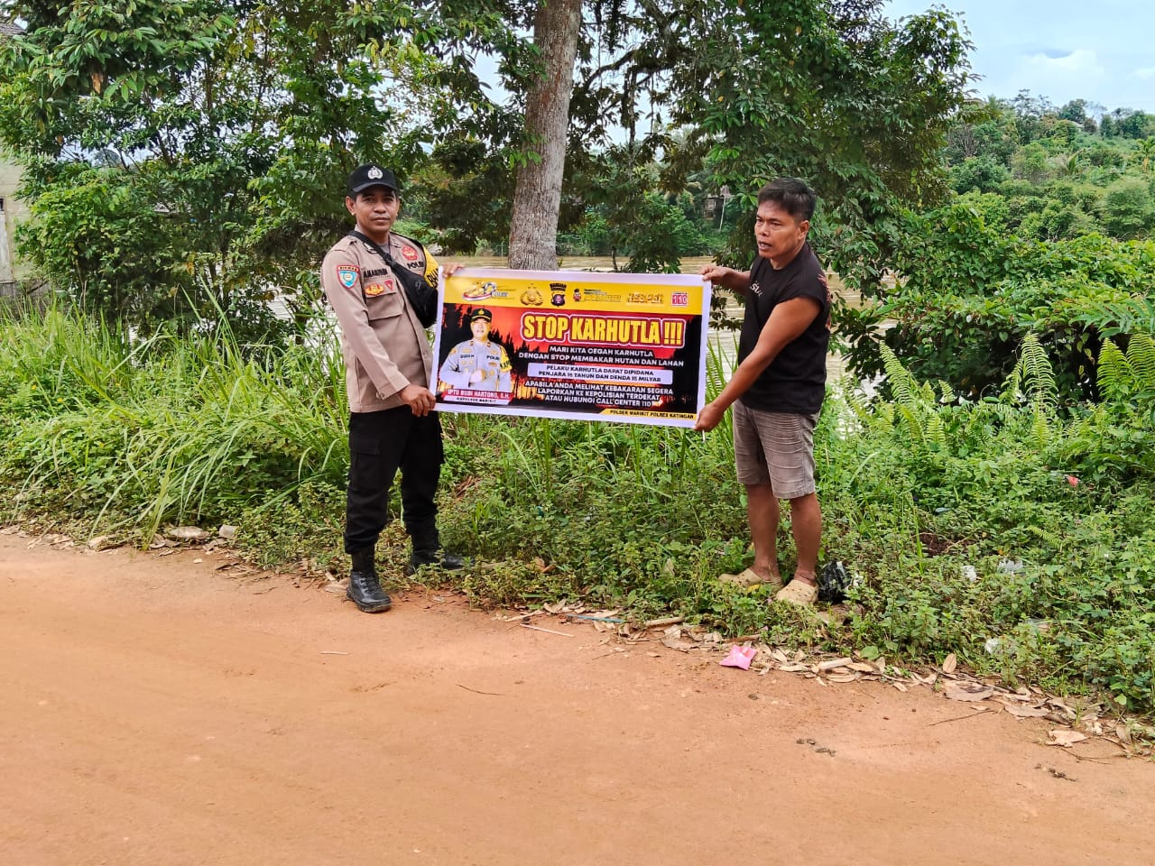 Polsek Marikit Hadir Ditengah Masyarakat, Bhabinkamtibmas Tegaskan : Karhutla Musuh Bersama