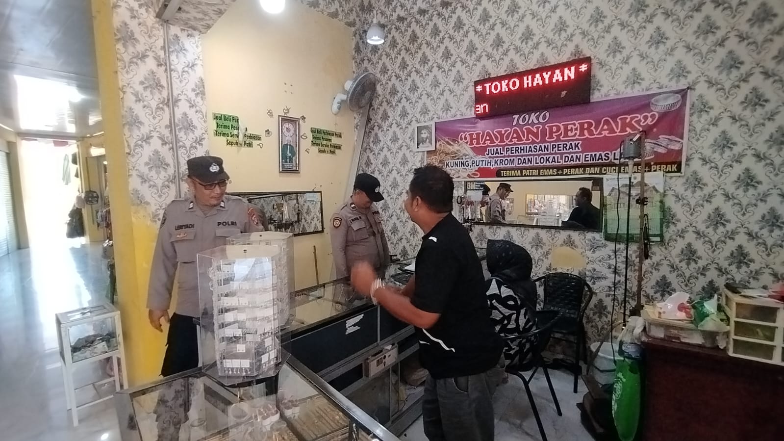 Polsek Bulik Laksanakan Monitoring Toko Perhiasan untuk Antisipasi Gangguan Kamtibmas