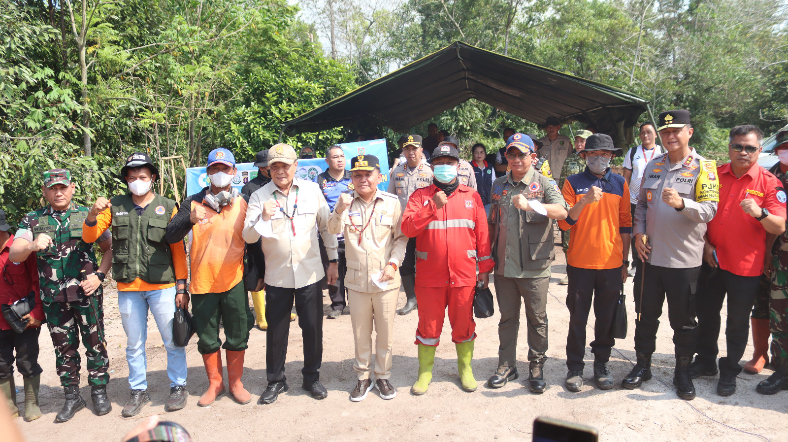 Kapolda Kalteng Dampingi Menko Polkam Tinjau Penanganan Karhutla di Tumbang Nusa