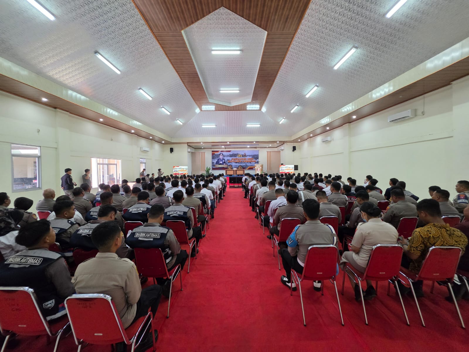 Kapolres Lamandau Sampaikan Commander Wish dan Fakta Integritas kepada Personel