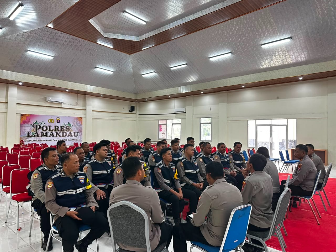 Kapolres Lamandau Berikan Arahan kepada Bhabinkamtibmas, Tingkatkan Pelayanan dan Kehadiran di Tengah Masyarakat