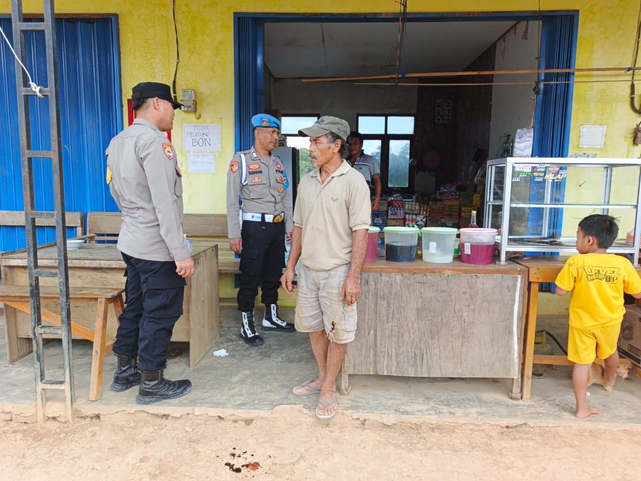 Polsek Lamandau Sambangi Warung Warga, Perkuat Kemitraan dan Kamtibmas