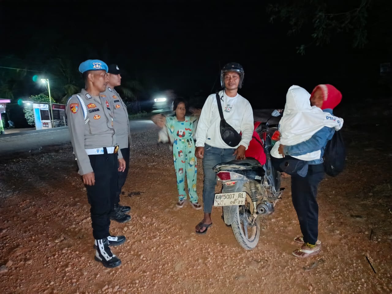 Polsek Lamandau Berikan Imbauan Kamtibmas kepada Pengguna Jalan
