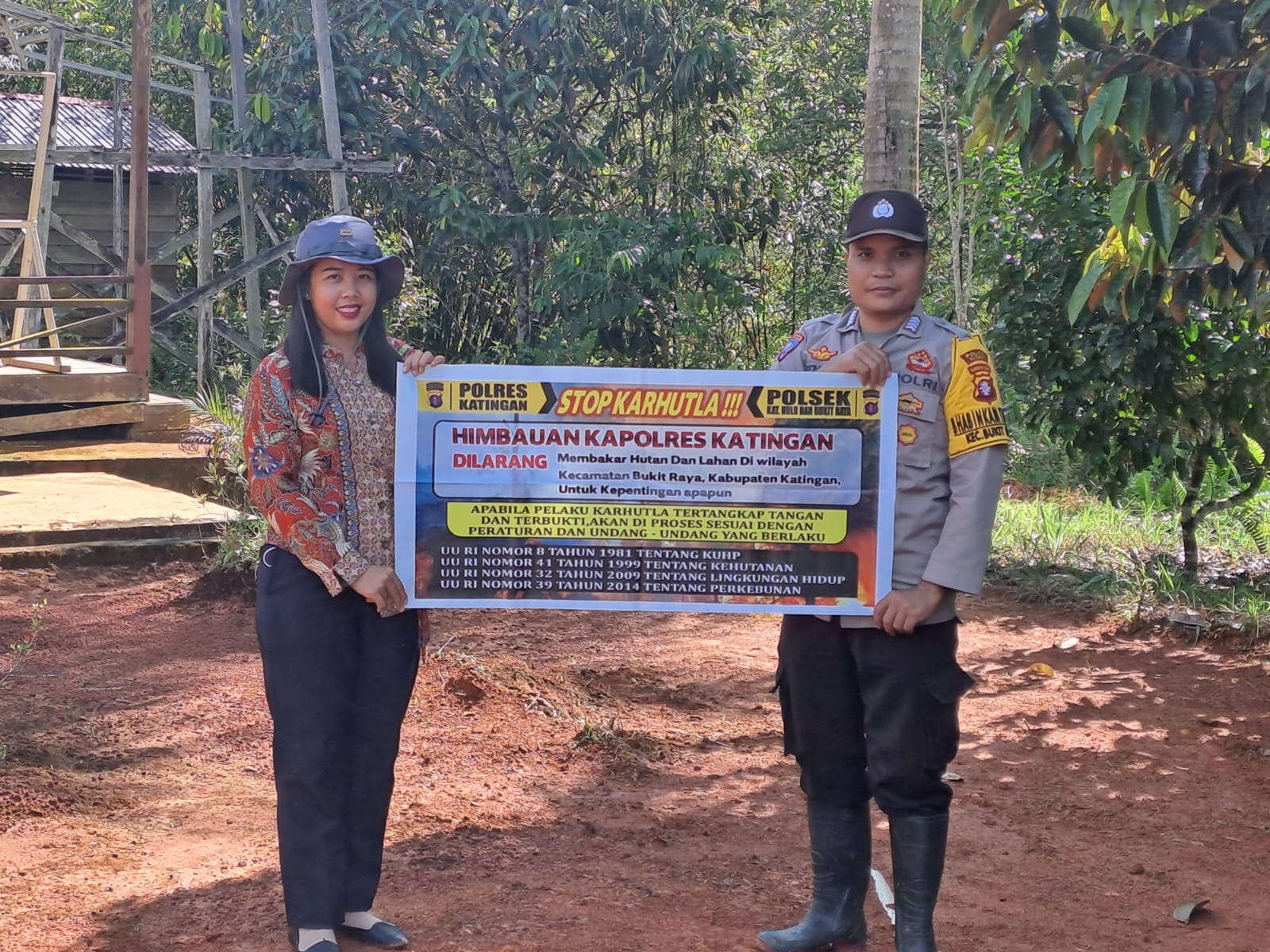 Upaya Pencegahan Kebakaran Hutan dan Lahan di Kecamatan Katingan Hulu dan Bukit Raya, Bhabinkamtibmas sosialisasi kepada masyarakat.