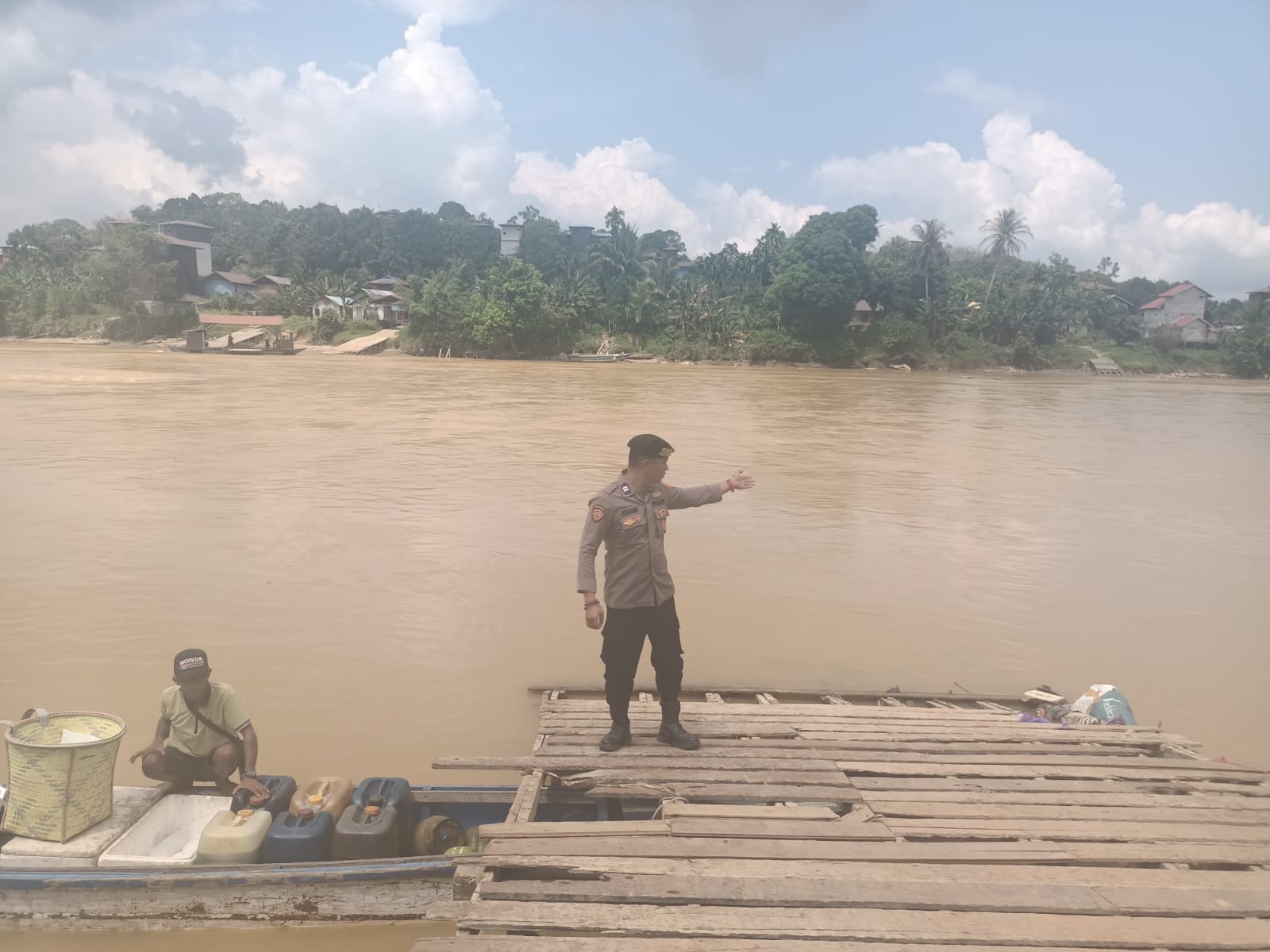 Sungai Bersahabat Warga Selamat, Polsek Marikit Kawal DAS Katingan Selalu Terjaga