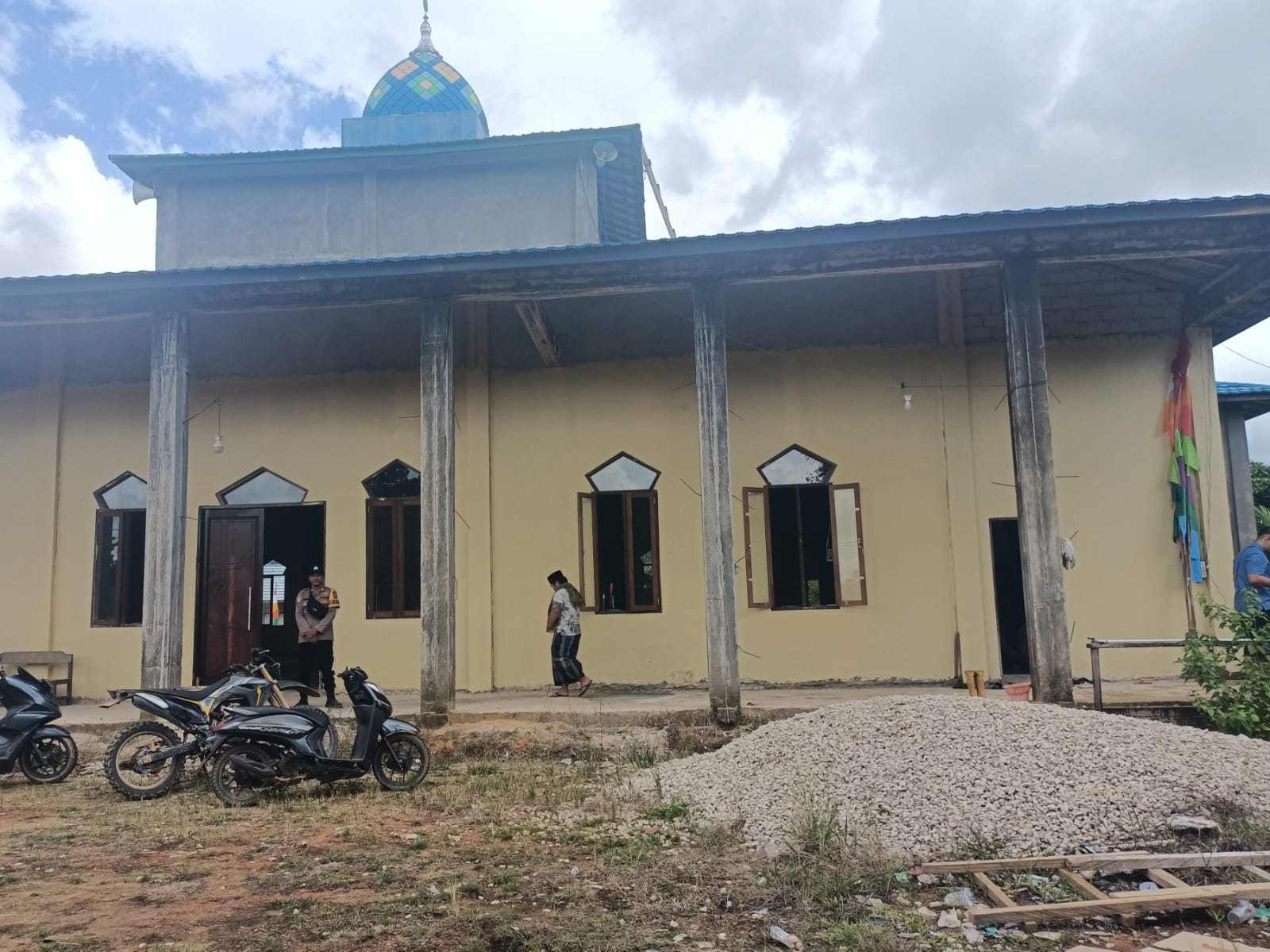 Kawal Salat Jumat, Polsek Marikit Tunjukkan Komitmen Hadir untuk Masyarakat