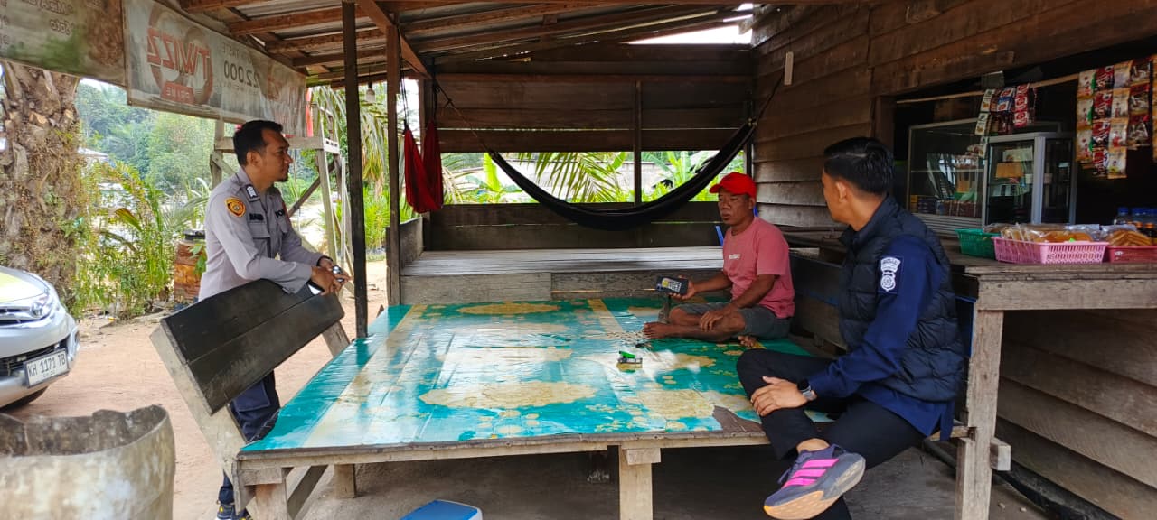 Polsek Lamandau Sambangi Warung Warga, Perkuat Komunikasi Kamtibmas