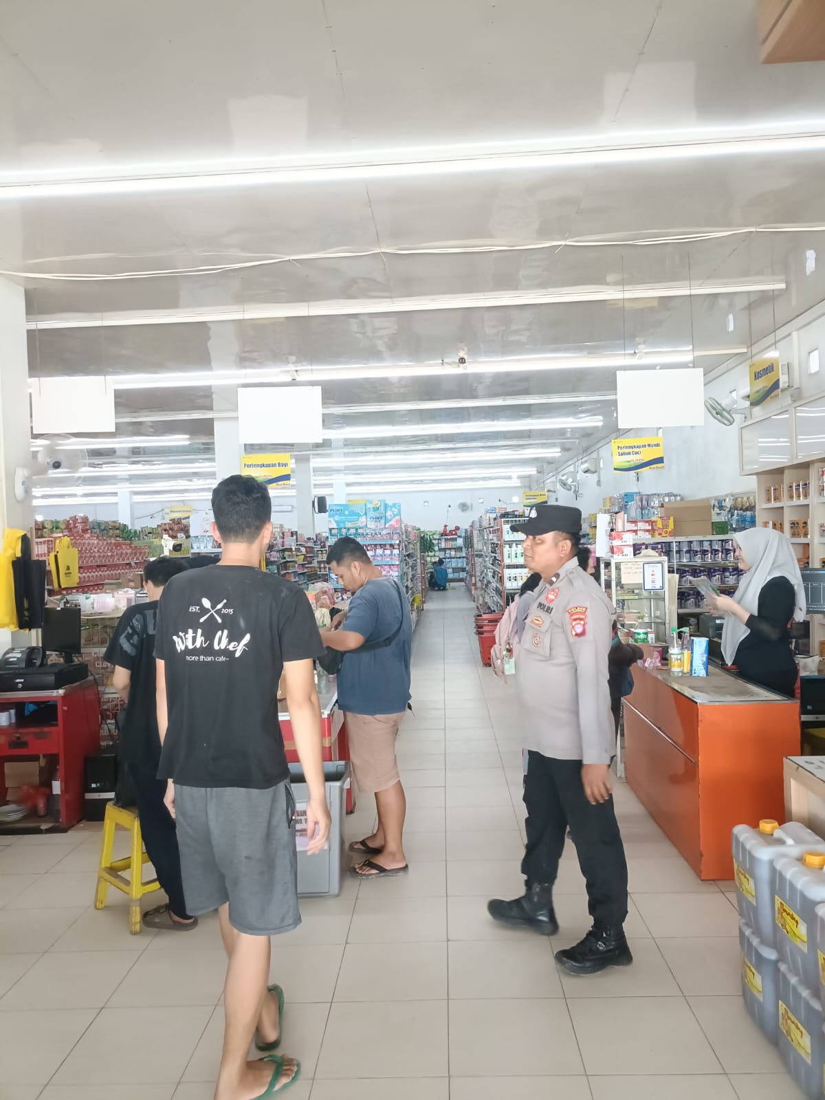 Polsek Bulik Monitoring Pusat Perbelanjaan, Antisipasi Gangguan Kamtibmas