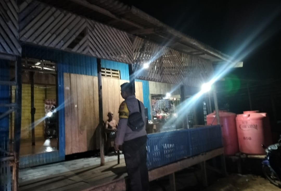 Polsek Delang Sambangi Warga pada Malam Hari, Perkuat Kamtibmas