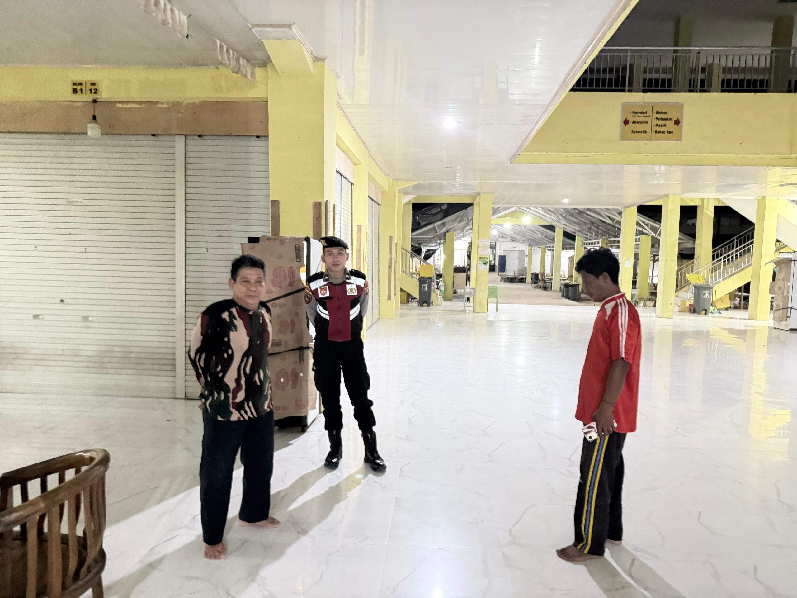 Sat Samapta Polres Lamandau Dialogis Bersama Penjaga Pasar Induk, Perkuat Keamanan Malam Hari