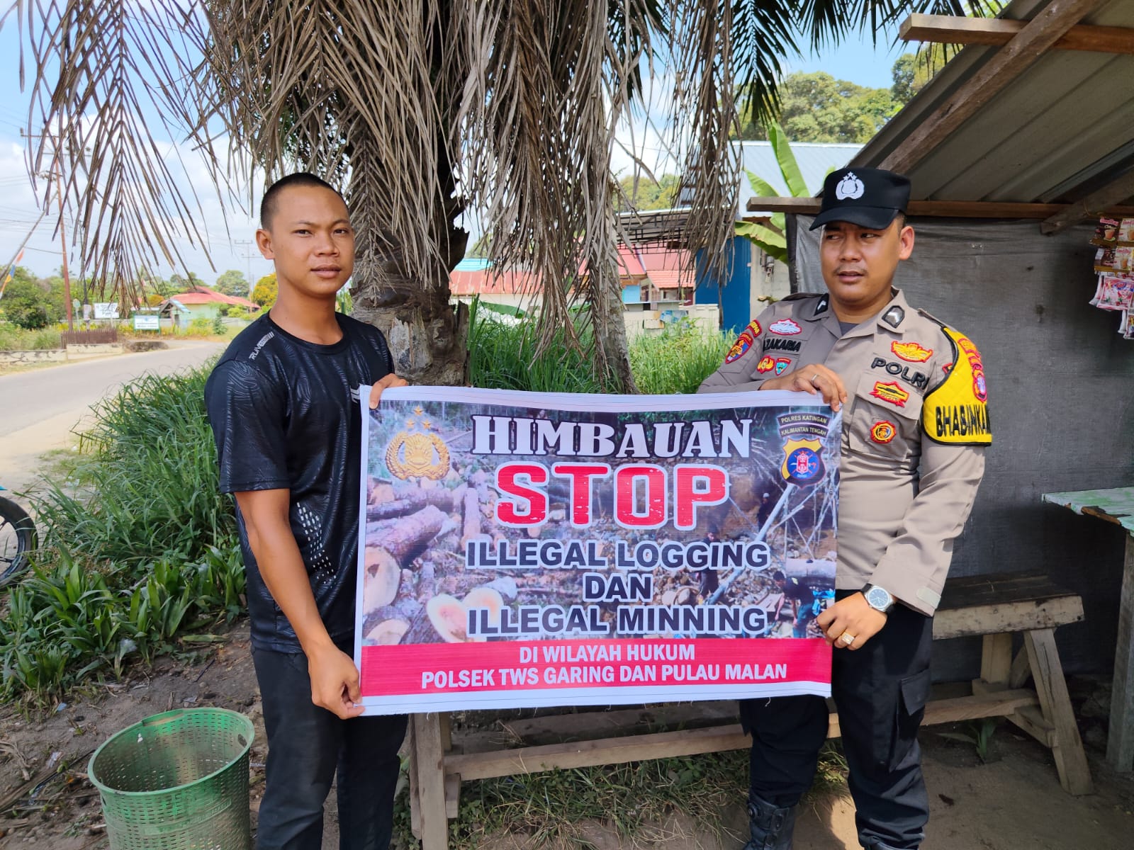 Upaya pencegahan ilegal logging dan mining Bhabinkamtibmas Polsek Tws Garing dan Pulau Malan gencar gencar rutin sosialisasi larangan ilegal Logging dan Mining.