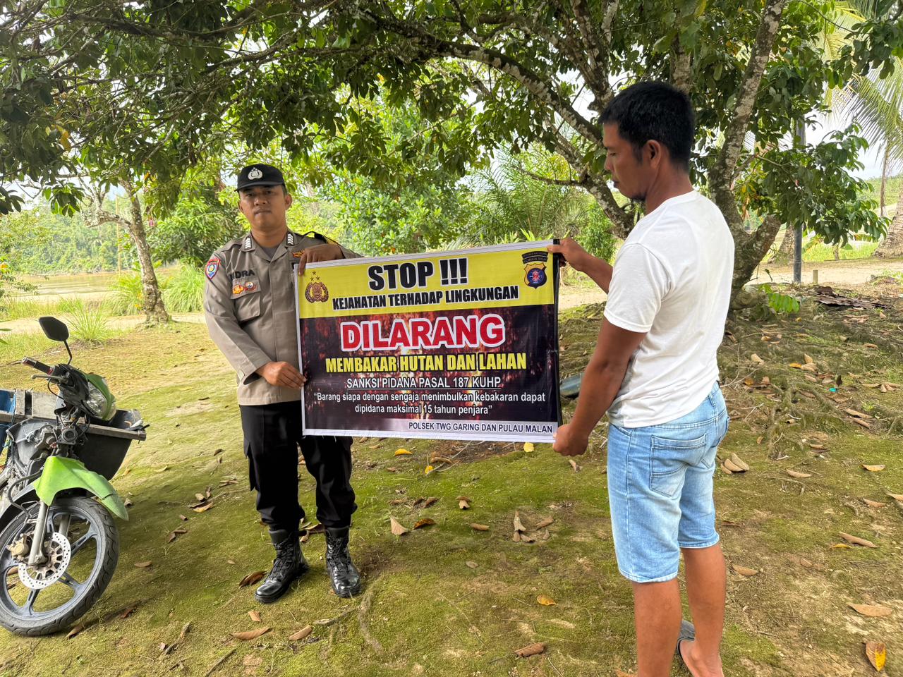 Bhabinkamtibmas Piket Polsek Tws Garing dan Pulau Malan terus sosialisasi Stop Karhutla kpd Masyarakat.