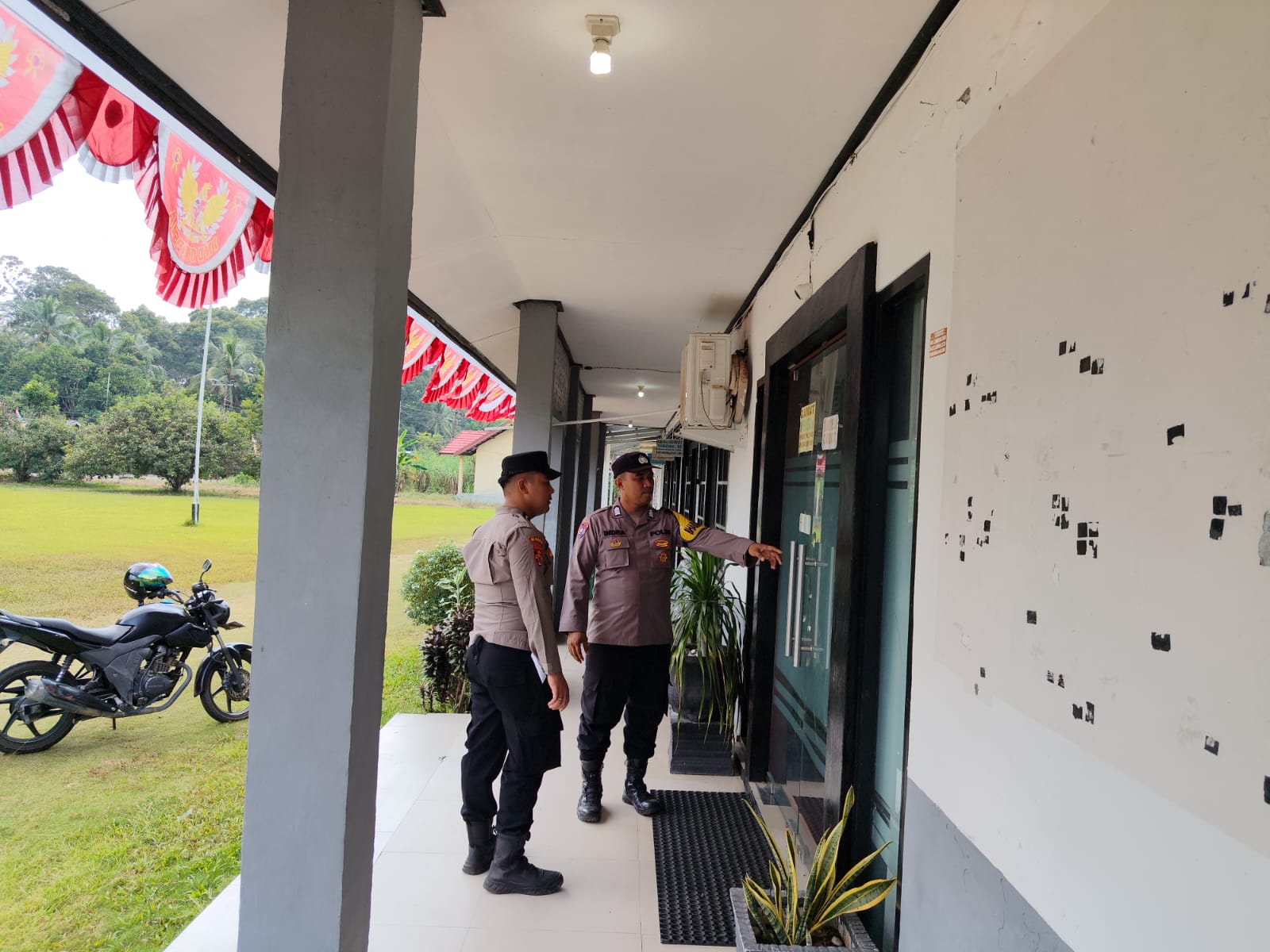 Dengan Patroli Dialogis, Polsek Tewang Sangalang Garing dan Pulau Malan Berikan Rasa Aman Kepada Masyarakat.
