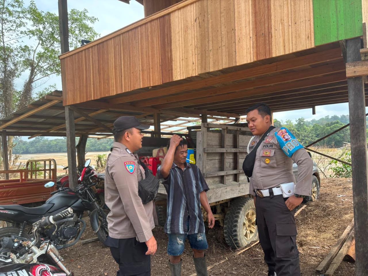 Perkuat Kamtibmas, Polsek Katingan Tengah Sambangi Warga