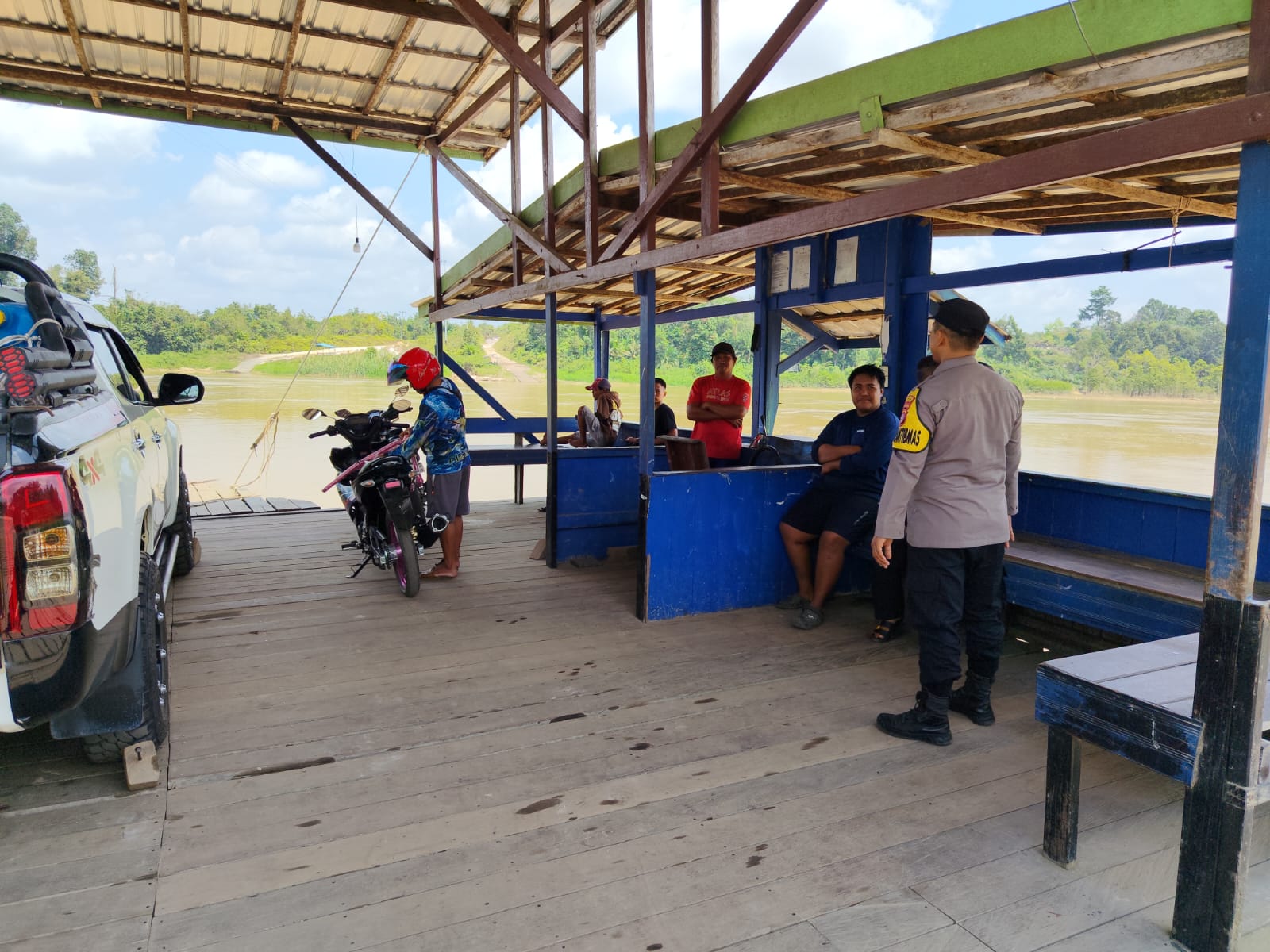 Dengan Patroli Dialogis, Polsek Tewang Sangalang Garing dan Pulau Malan Berikan Rasa Aman Kepada Masyarakat.