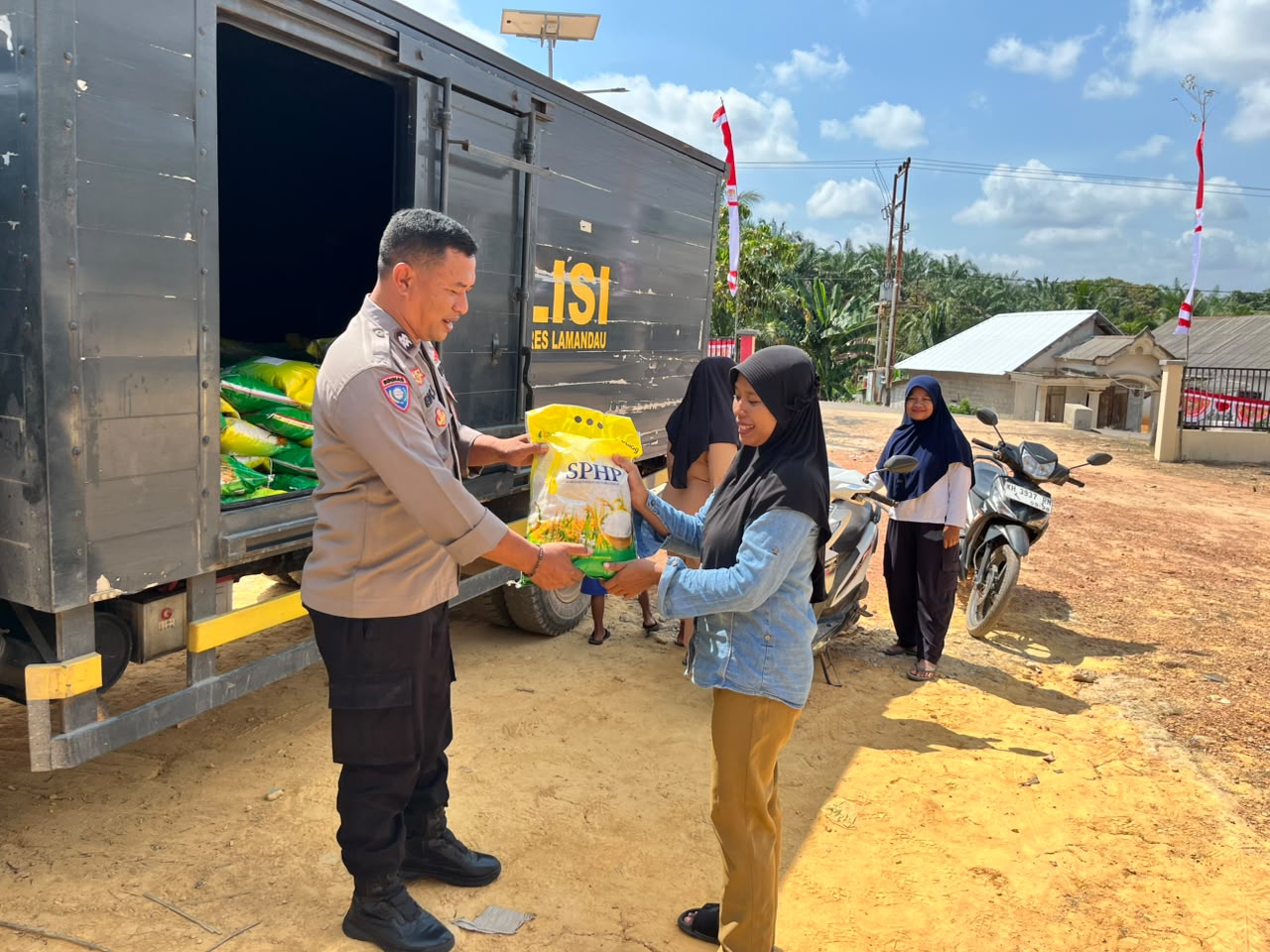 Satbinmas Polres Lamandau Sambang dan Monitoring SPHP di Desa Bunut