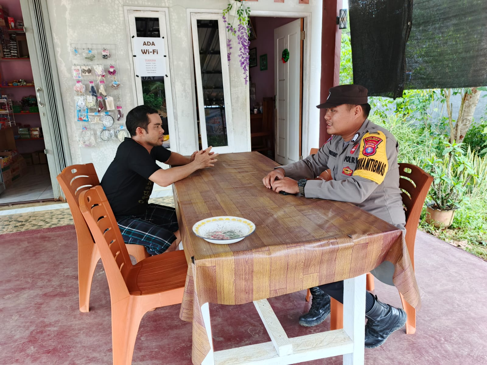 Polsek Lamandau Laksanakan Door to Door, Perkuat Kedekatan dan Deteksi Dini Kamtibmas