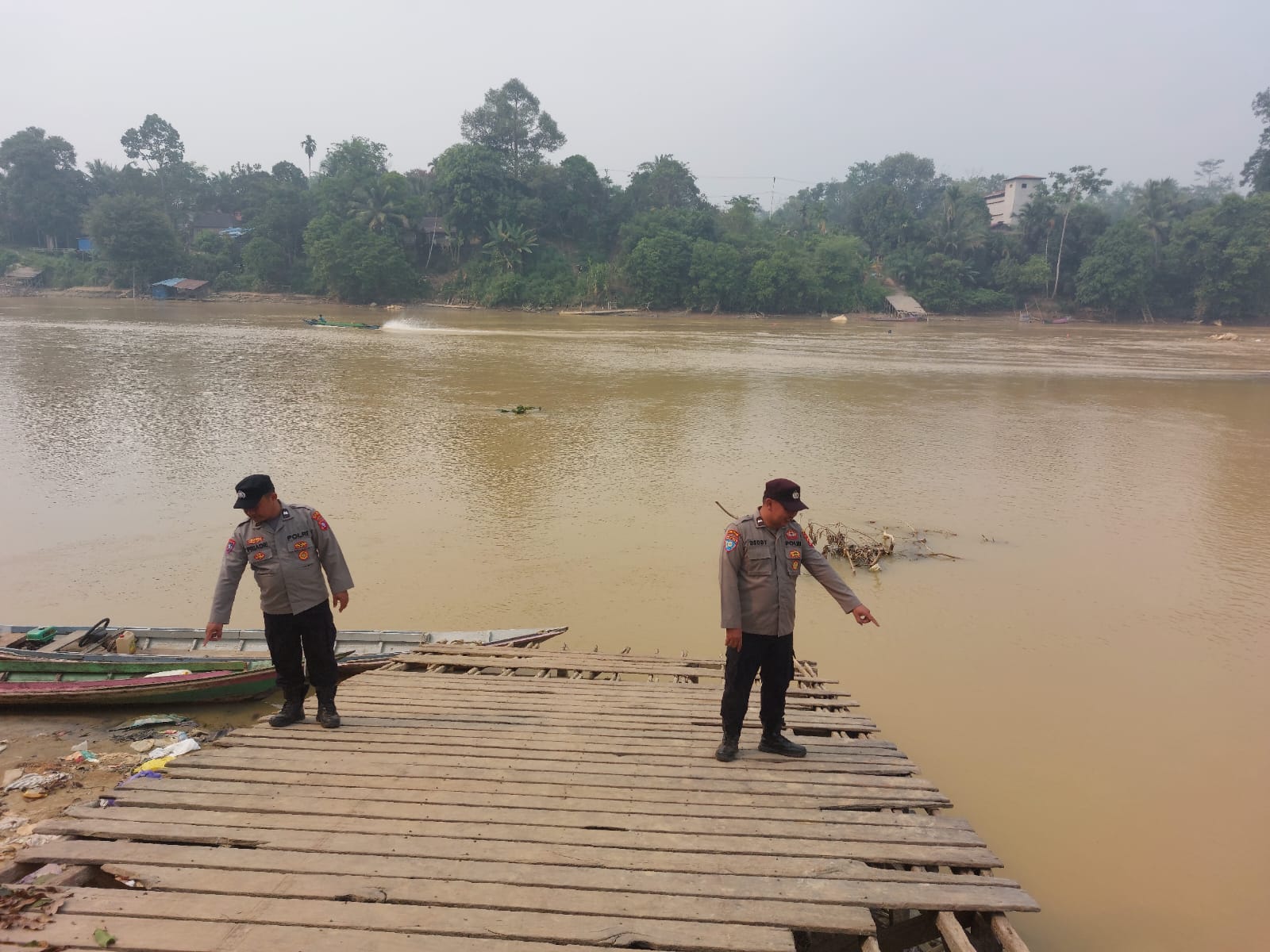 WASPADA BENCANA, POLSEK MARIKIT RUTIN MONITORING DEBIT AIR DAS KATINGAN