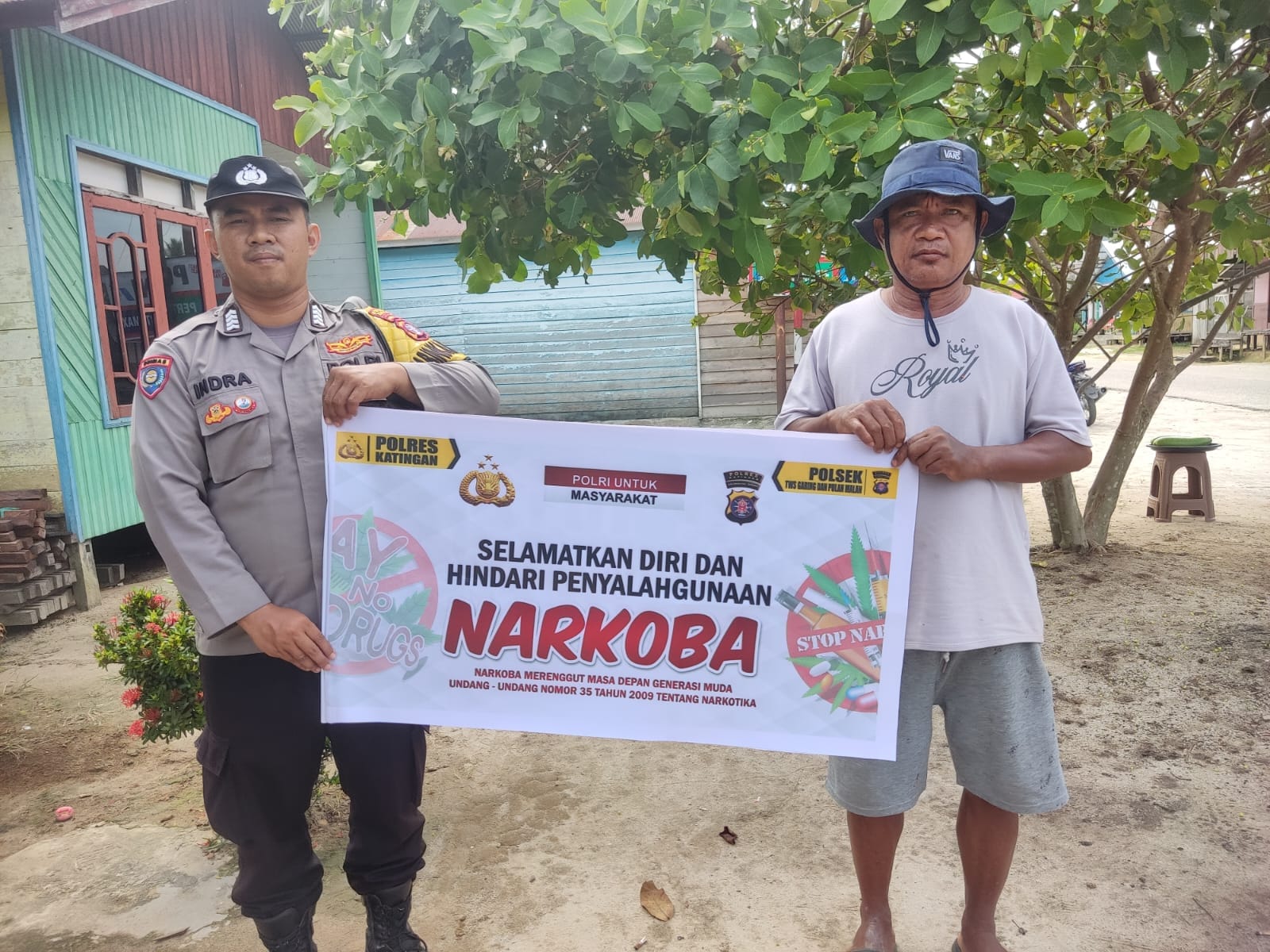 ‎Melalui Imbauan dan media spanduk, Polsek Tewang Sangalang Garing dan Pulau Malan Imbau Warga Tidak Terjerumus Penyalahgunaan Narkoba.‎