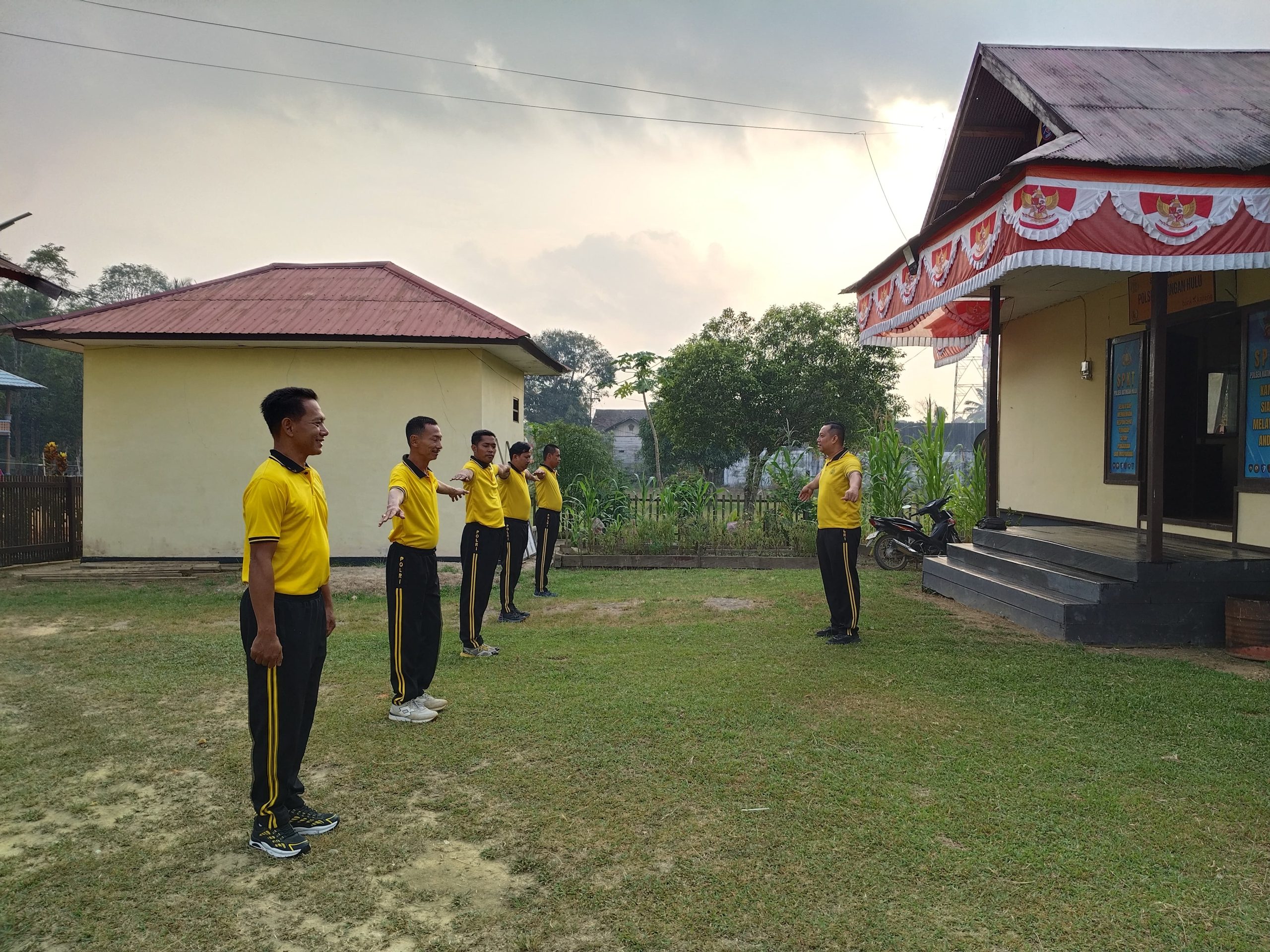 Apel Pagi Dilanjutkan Olahraga, Kapolsek Katingan Hulu Ajak Personel Jaga Kebugaran.