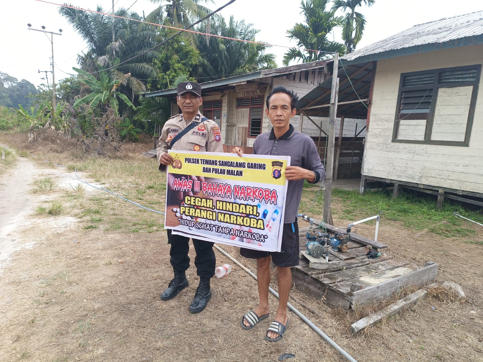 ‎Melalui Media Spanduk, Polsek Tewang Sangalang Garing dan Pulau Malan Imbau Warga Tidak Terjerumus  Penyalahgunaan Narkoba.