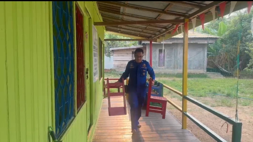 Ditpolairud Gelar Gotong Royong Bersihkan Tpa Raudhatul Athfal Al Barakah Buntok Sebrang