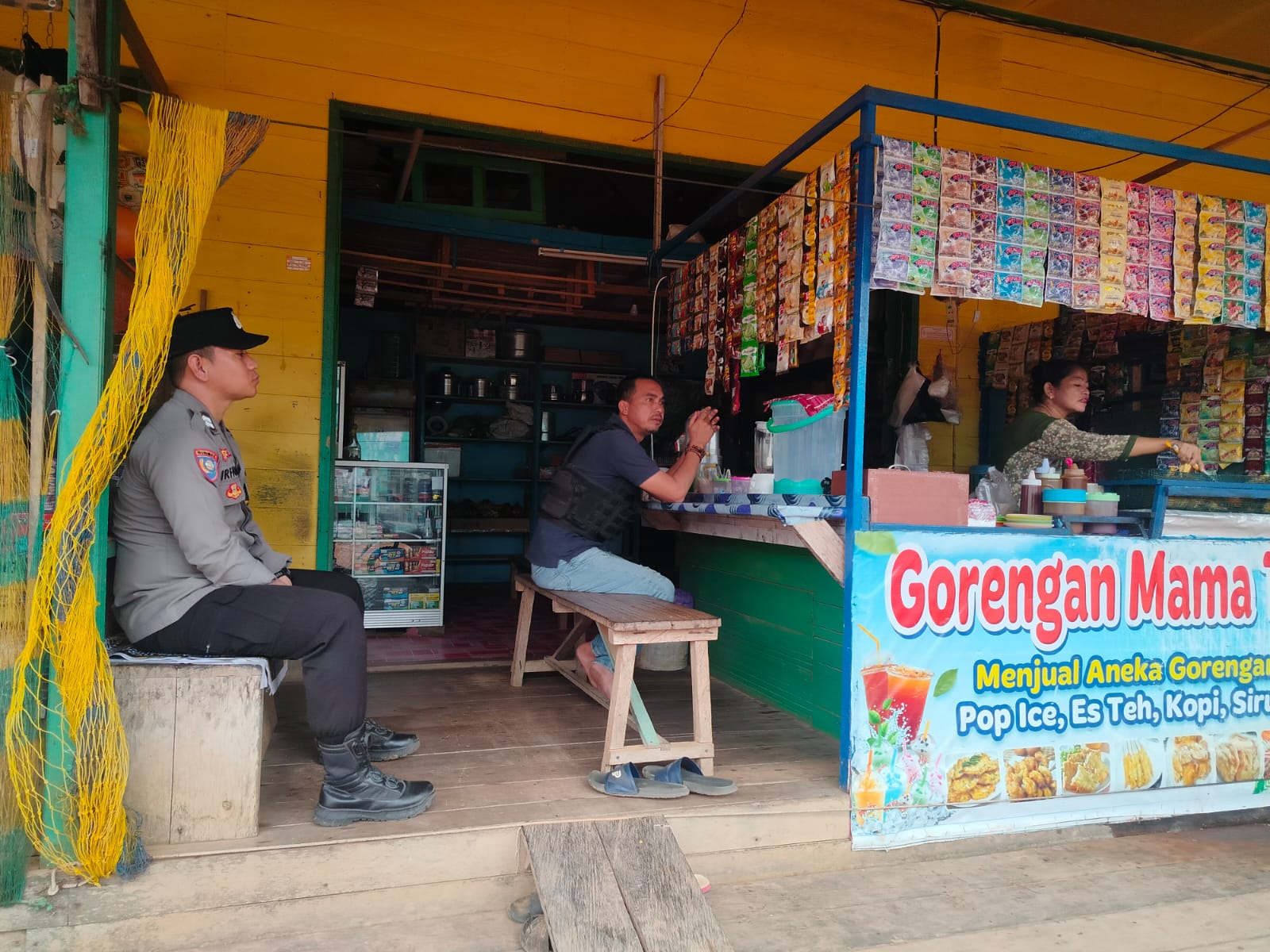 HADIR DAN SIAGA, POLSEK MARIKIT JAGA KEAMANAN DI WILAYAH KECAMATAN MARIKIT
